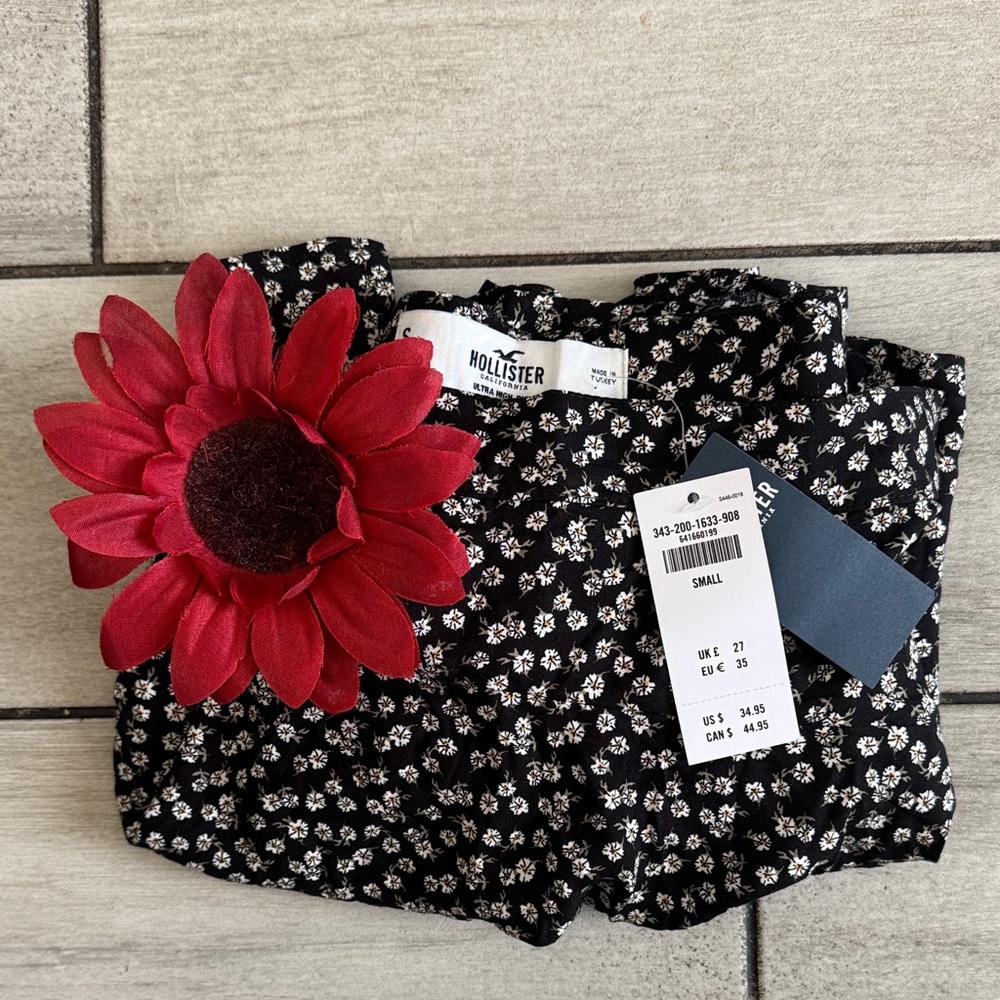 Hollister Black and White Floral Mini Skirt - Picture 4 of 4
